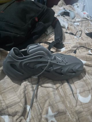 Adidas grises