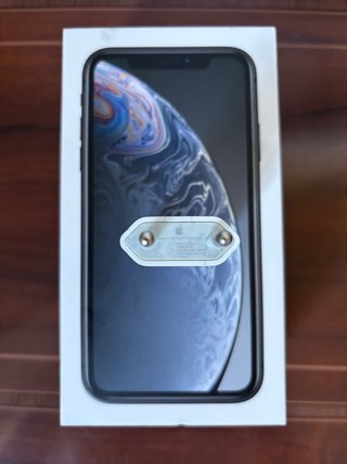 iPhone XR 128GB Negro + Funda + Cargador