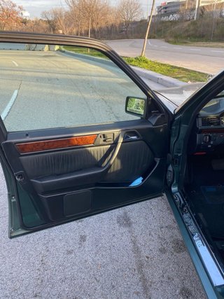 Mercedes-Benz 300E 1992