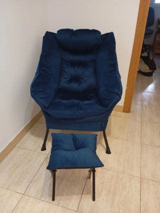 Butaca azul con reposapiés