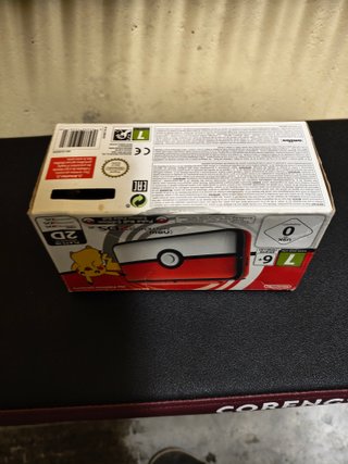 Caja Nintendo New 2DS XL Poké Ball Edition
