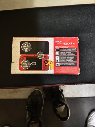 Caja Nintendo New 2DS XL Poké Ball Edition