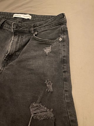 Bermuda uomo Bershka strappata nera