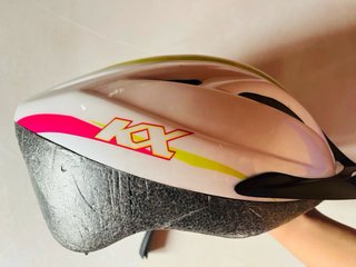 Casco de bicicleta blanco y verde precio negociabl