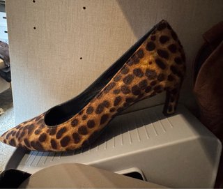 Zapatos tacón estampado animal print