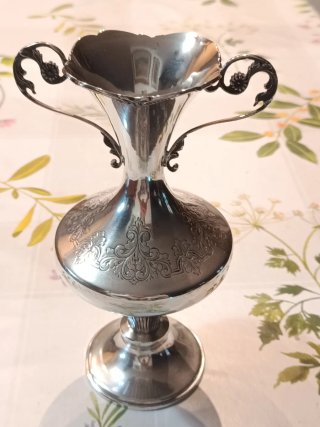 Vaso in argento decorato