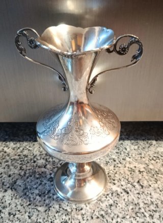 Vaso in argento decorato