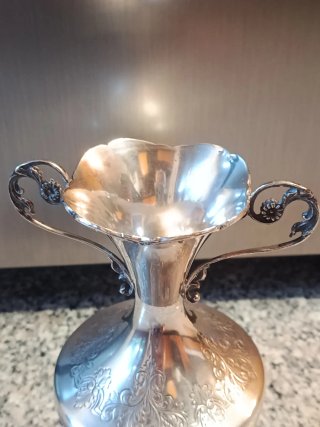 Vaso in argento decorato