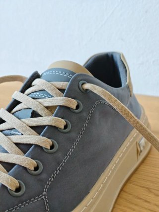 Zapatos de entretiempo azul y beige