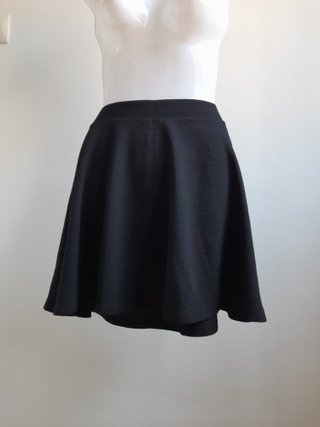 Falda negra skater