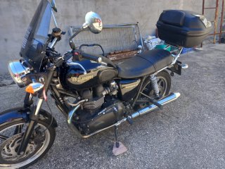 Triumph Motocicleta Negra