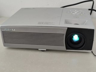 Proyector Toshiba TDP-T100
