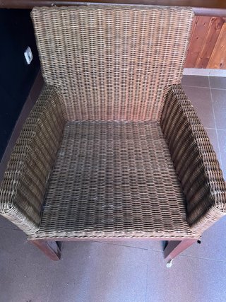 Sedia in vimini con cuscino beige a 35€ ciascuna, 6 in totale