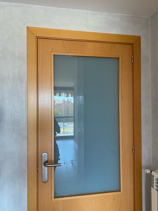 Puerta de paso madera con cristal 82cm