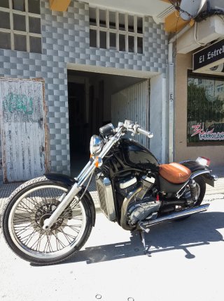 Suzuki intruder VS 800 customizada