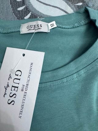 Conjunto Guess Verde Camiseta y Pantalón Corto