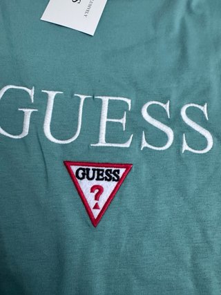 Conjunto Guess Verde Camiseta y Pantalón Corto