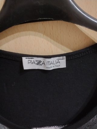 Maglia con stampa e pantaloni rossi