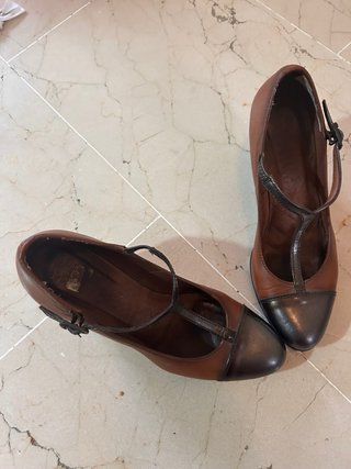 Zapatos Hispanitas Marrones y Plateados