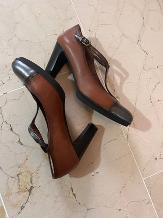Zapatos Hispanitas Marrones y Plateados