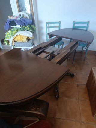 Mesa de comedor redonda de madera de mi abuela...