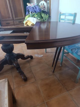 Mesa de comedor redonda de madera de mi abuela...