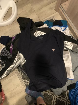 Camiseta Guess Negra y Azul