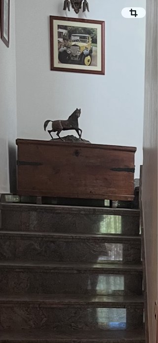 Arcón antiguo de madera y metal