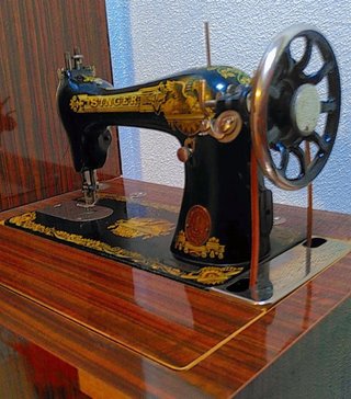 Máquina de Coser Antigua Singer