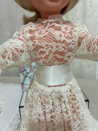 Vestido de encaje para muñeca Famosa