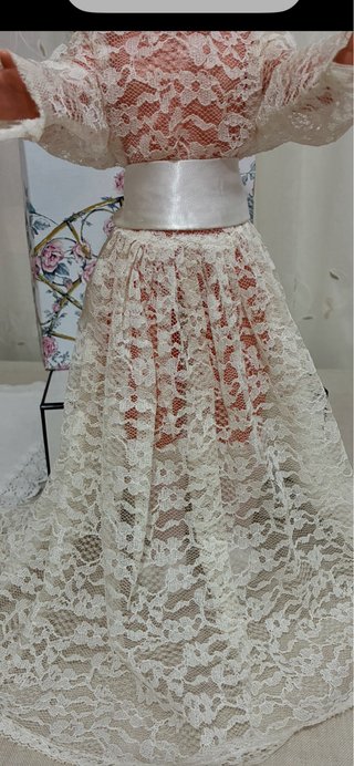 Vestido de encaje para muñeca Famosa