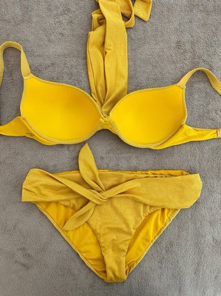 Costume da bagno Calzedonia con brillantezza dorata