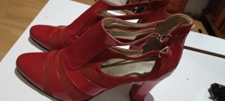 Zapatos de tacón rojos para mujer