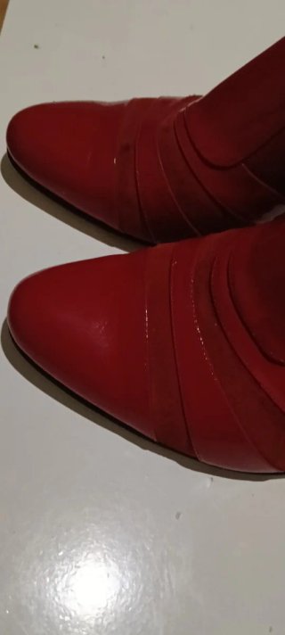 Zapatos de tacón rojos para mujer
