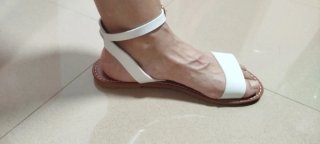 Sandalias planas blancas y marrones Talla 40 (26cm