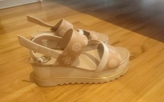 Sandalias Guess Beige y Dorado