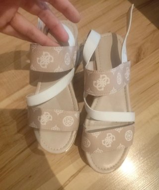 Sandalias Guess Beige y Dorado