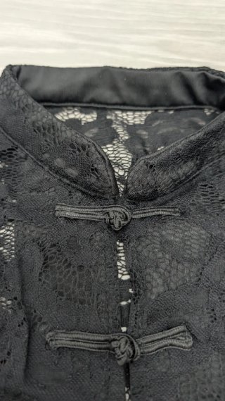 Top oriental encaje negro