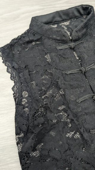 Top oriental encaje negro
