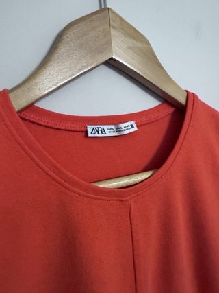 Camiseta Zara crop top naranja fruncido talla L
