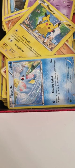 Lotto 200+ carte Pokemon vari set no doppioni