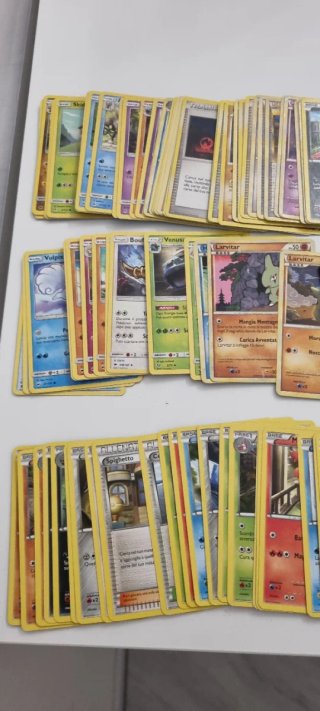Lotto 200+ carte Pokemon vari set no doppioni