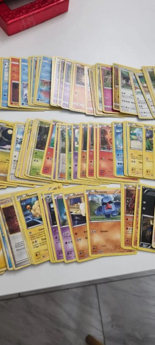 Lotto 200+ carte Pokemon vari set no doppioni