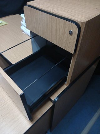 Cajonera de oficina madera