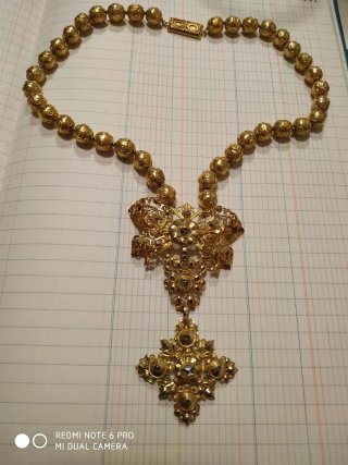 Patena de tres piezas Oro 22K con Colgante S.XVIII