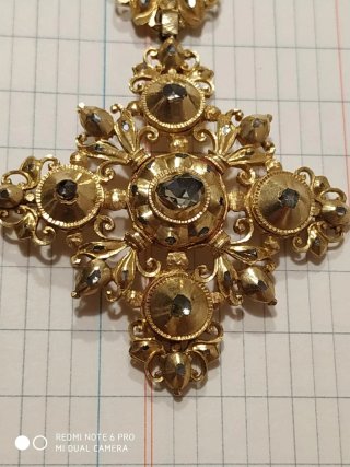 Patena de tres piezas Oro 22K con Colgante S.XVIII