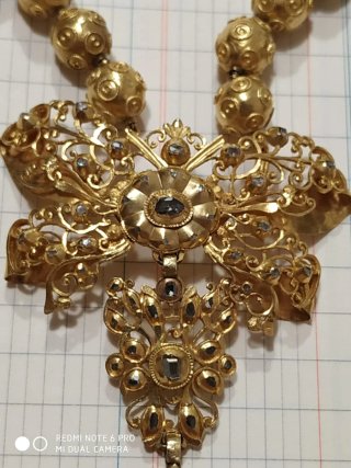 Patena de tres piezas Oro 22K con Colgante S.XVIII