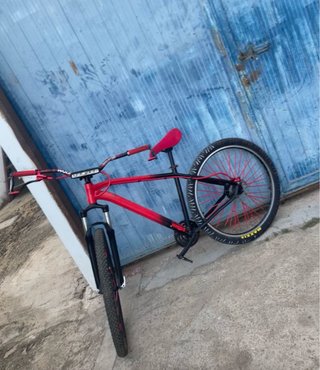 Bici de Stunt Roja y Negra