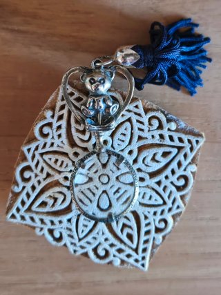 Osito de plata con corazón y borla