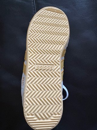 Modelo Japan Zapatillas Blancas y Amarillas -Hacco